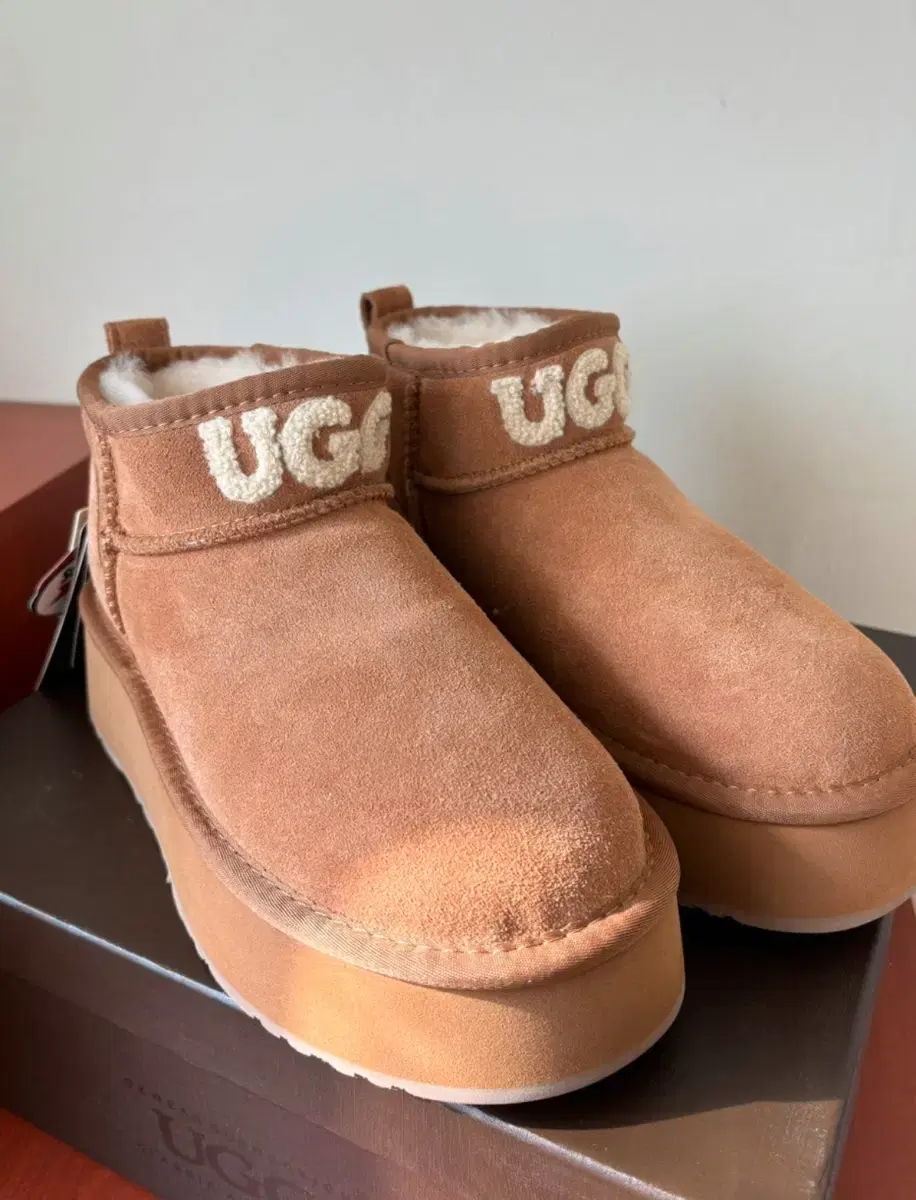 UGG 플랫폼 울트라 미니 부츠 235-240