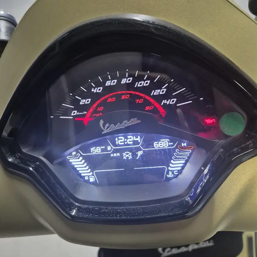 주행 688km. 2024 베스파 gts125 스마트키 버전 판매합니다.