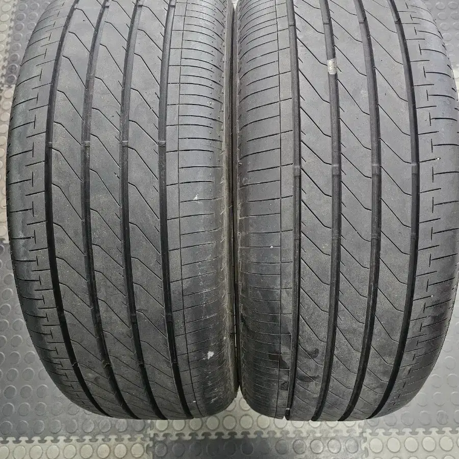 245/45R19 브릿지스톤 T005A 2본