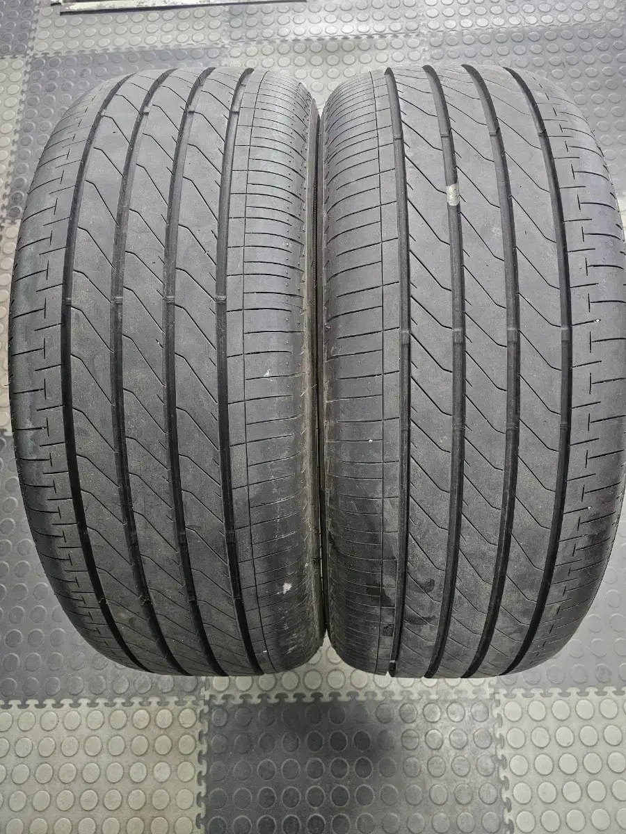 245/45R19 브릿지스톤 T005A 2본