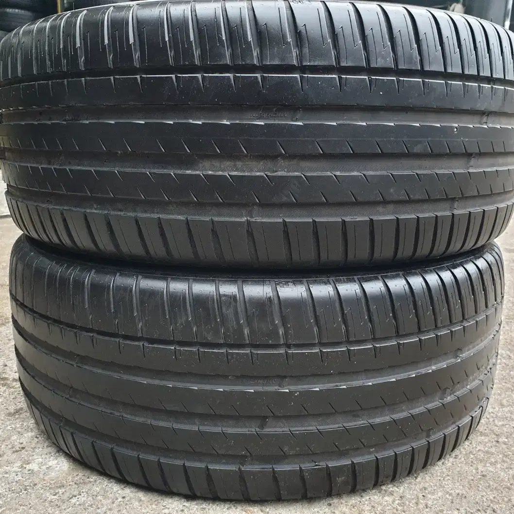 2554520 중고타이어 미쉐린 파일럿스포츠4SUV 255/45R20세트