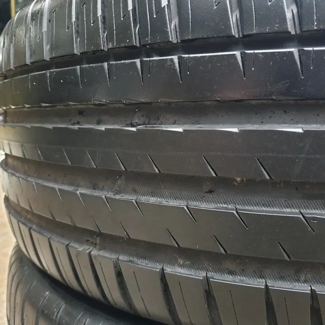 2554520 중고타이어 미쉐린 파일럿스포츠4SUV 255/45R20세트