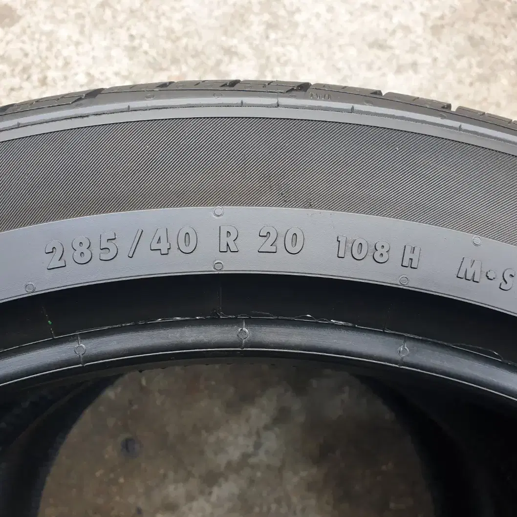 2854020 중고타이어 콘티넨탈 프로콘택트RX 285/40R20 세트