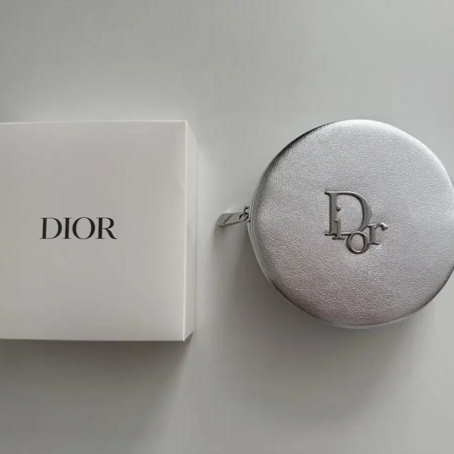 DIOR 디올 뷰티 실버 파우치