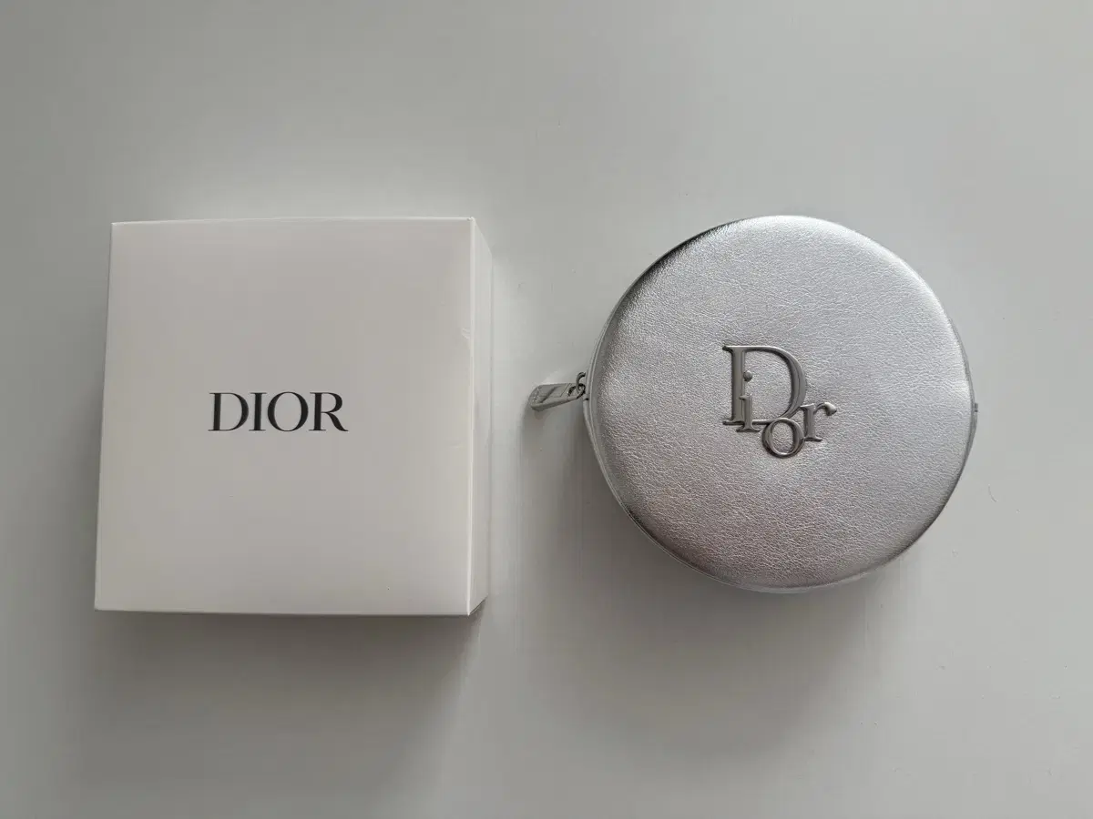 DIOR 디올 뷰티 실버 파우치