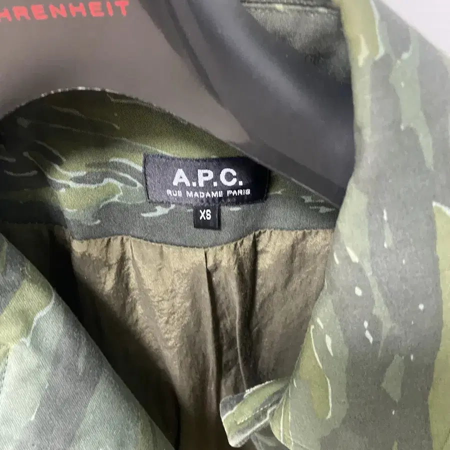 아페쎄 A.P.C. 카모 자켓