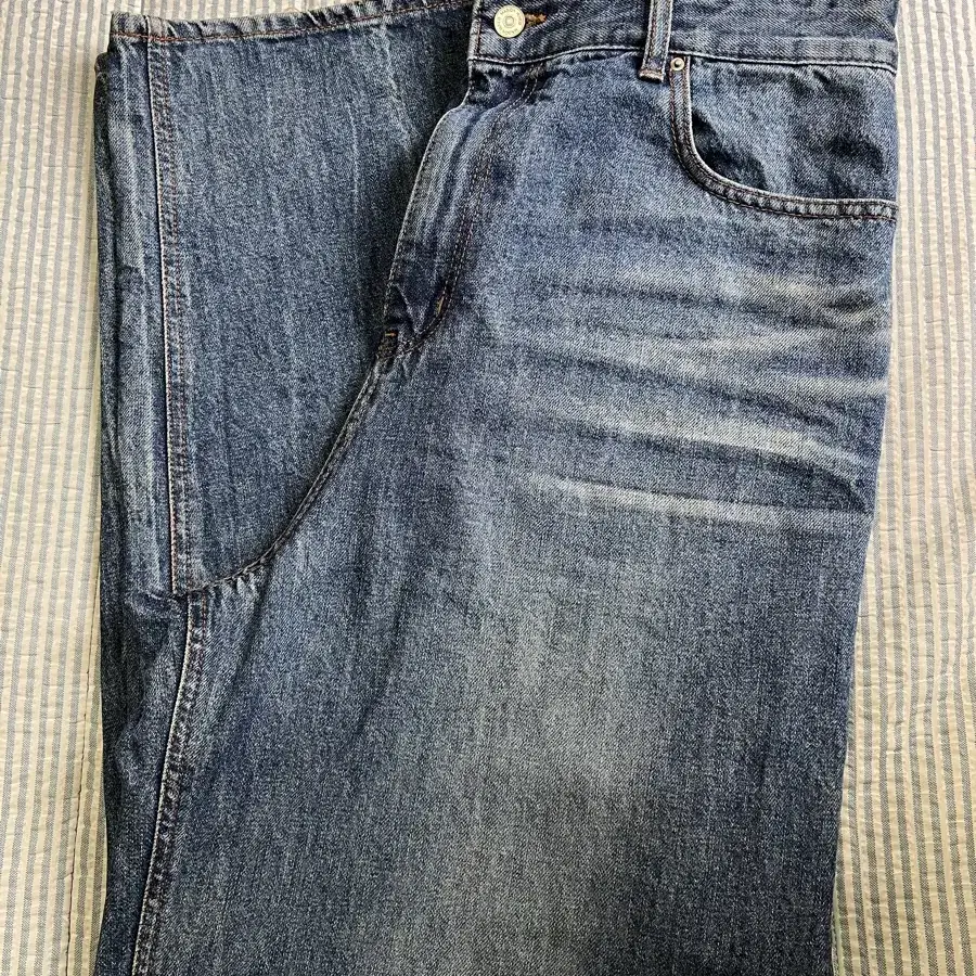 메종미네드 CRACK BRUSH WIDE DENIM 인디고 50