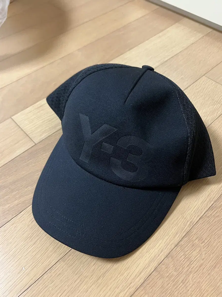 Y-3 볼캡 한번 착용