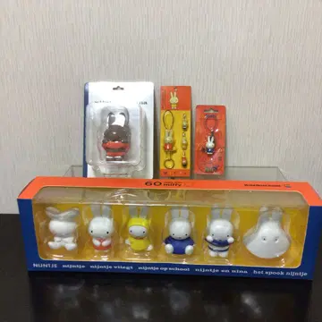 미피 탄생 60주년 기념전 피규어와 레트로 스트랩