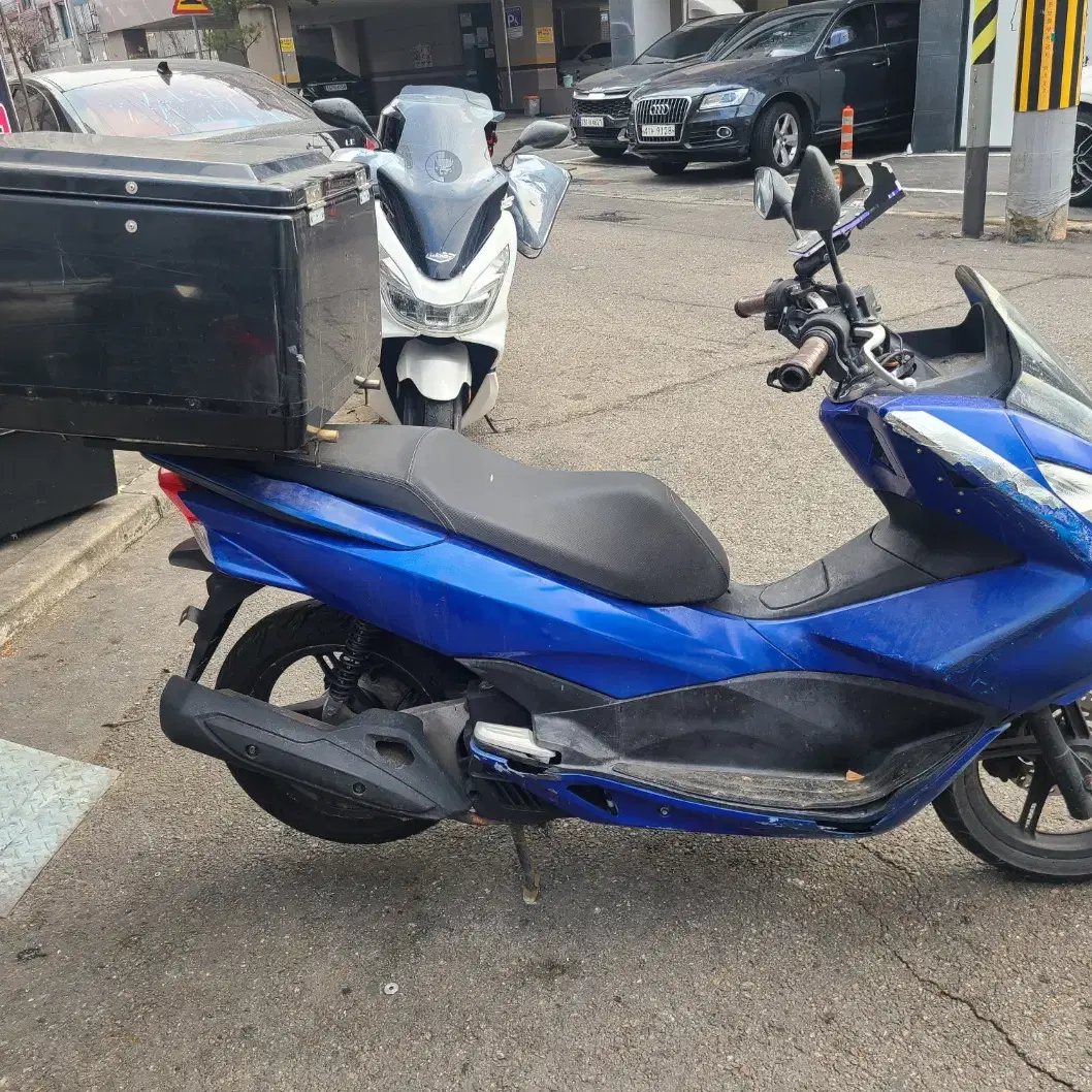 PCX125 17년식 2만9천KM 부품 & 꾸밀 차 판매합니다.