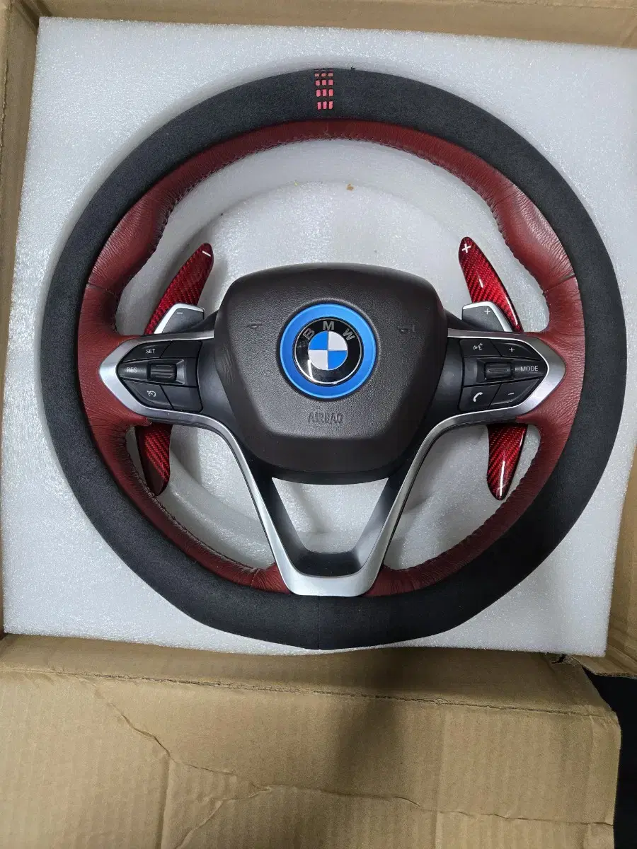 BMW I8 핸들팝니다