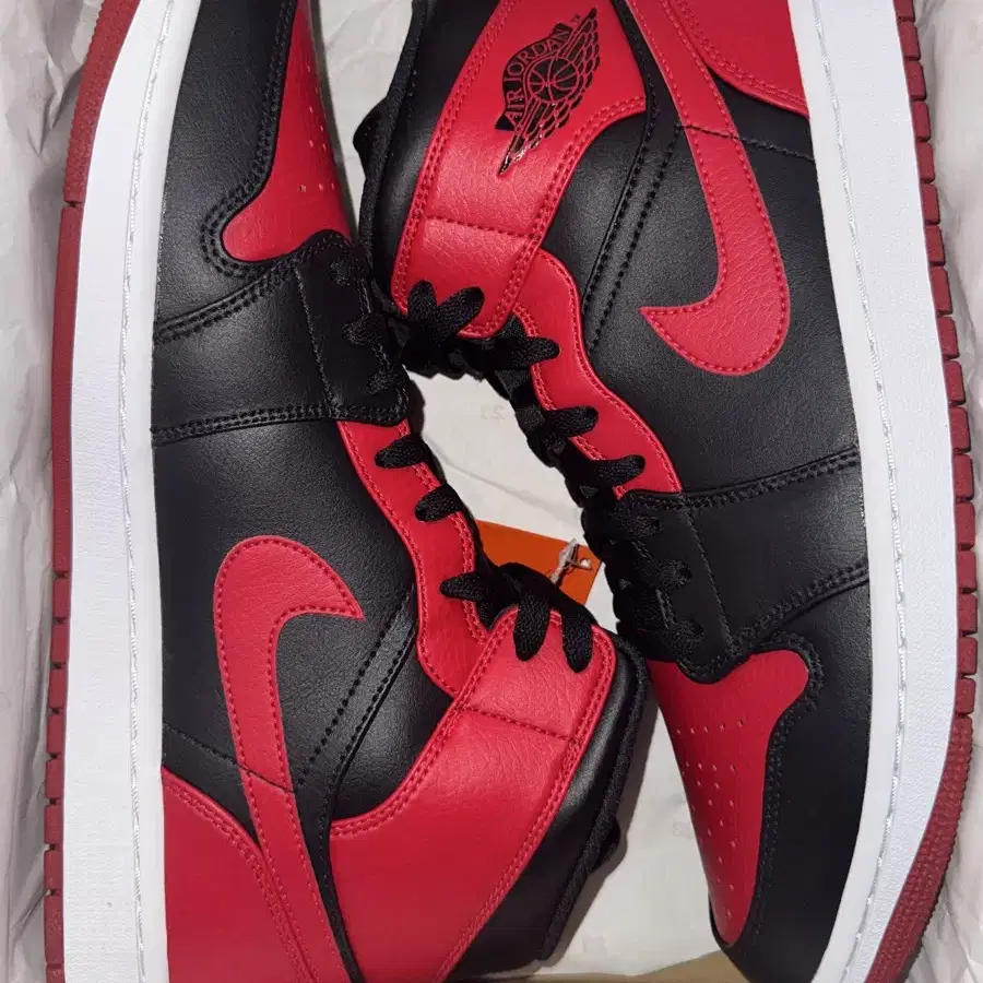 조던1 미드 브레드 Jordan 1 Mid Bred Banned 2020