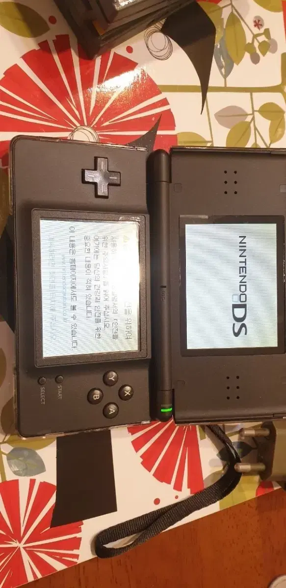 닌텐도 DS Lite + 3팩 + r4 칩 게임 판매합니다.