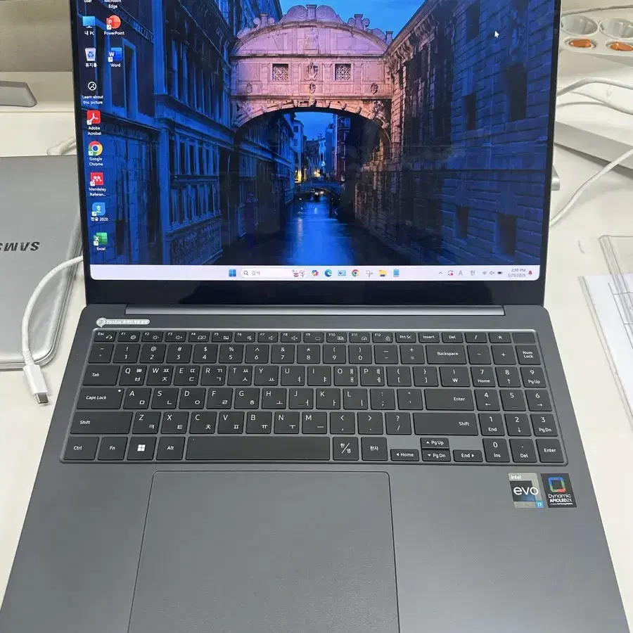 삼성갤럭시북3프로 16인치 그라파이트 (NT960XFG-K71AG)