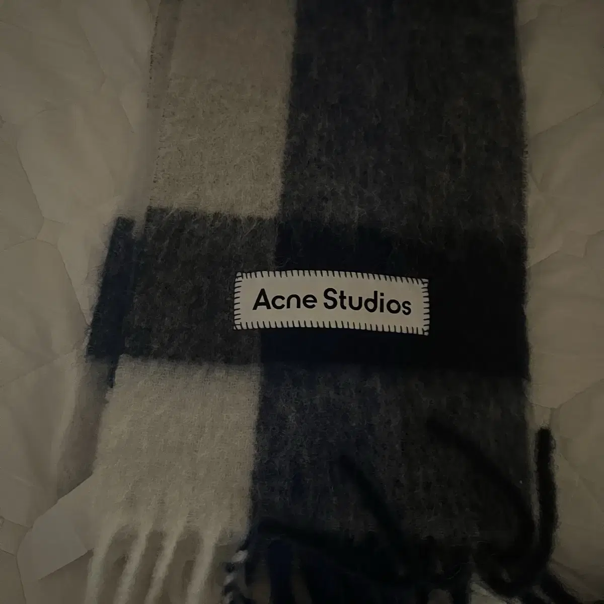 acne studio 모헤어 머플러 (자수)