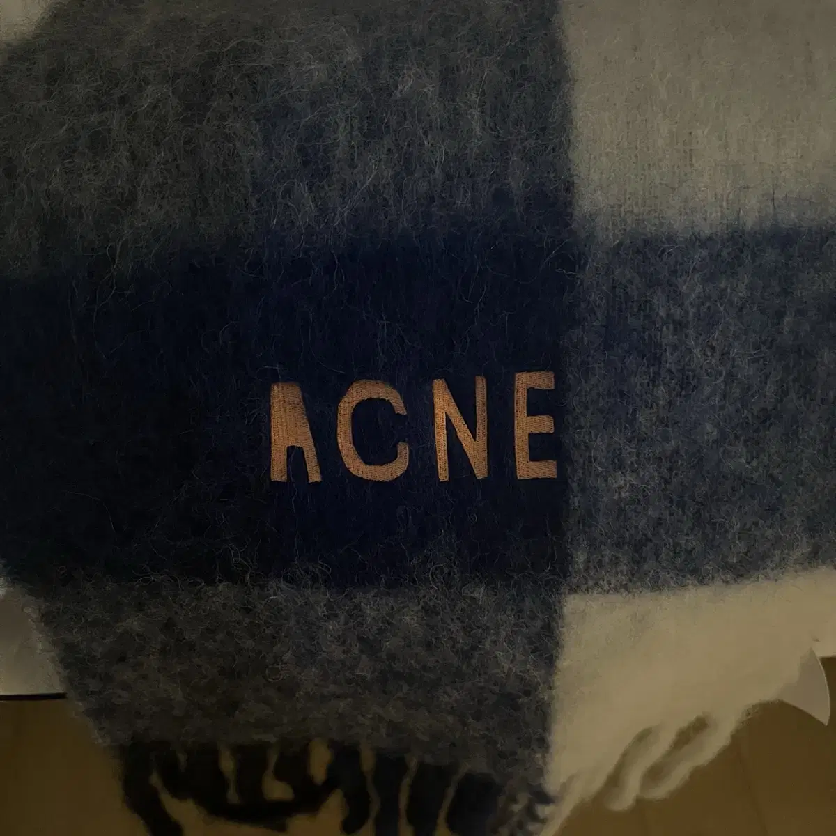 acne studio 모헤어 머플러 (자수)