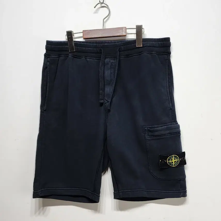ストーンアイランド STONE ISLAND ショートパンツ ショートパンツ ネイビーL
