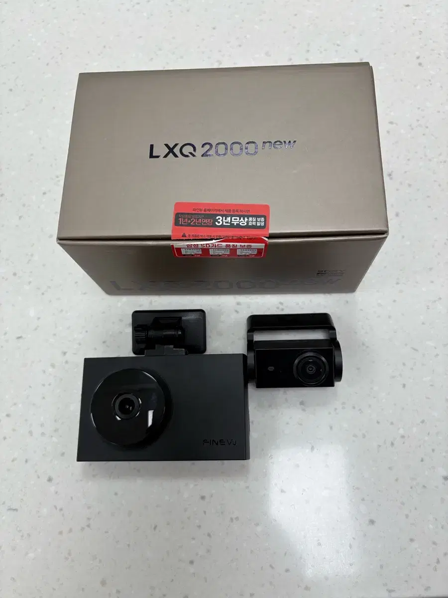 파인뷰 LXQ2000 NEW 블랙박스 팝니다.