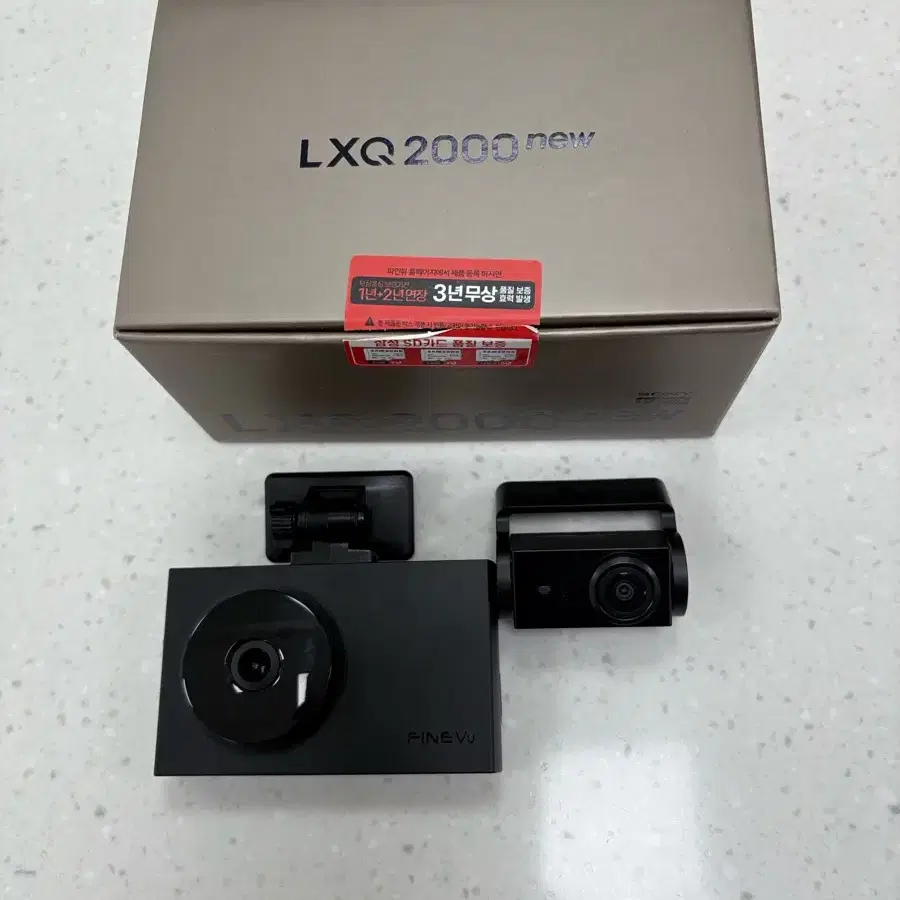 파인뷰 LXQ2000 NEW 블랙박스 팝니다.