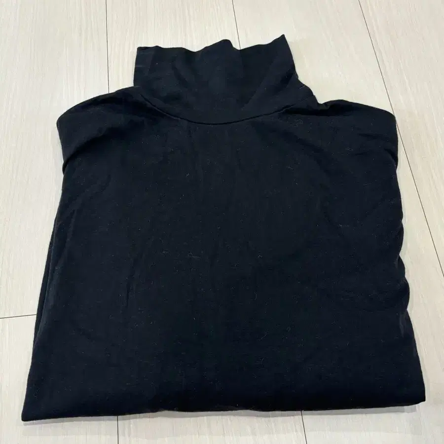 BLACK modal highneck t-shirts 알렌느