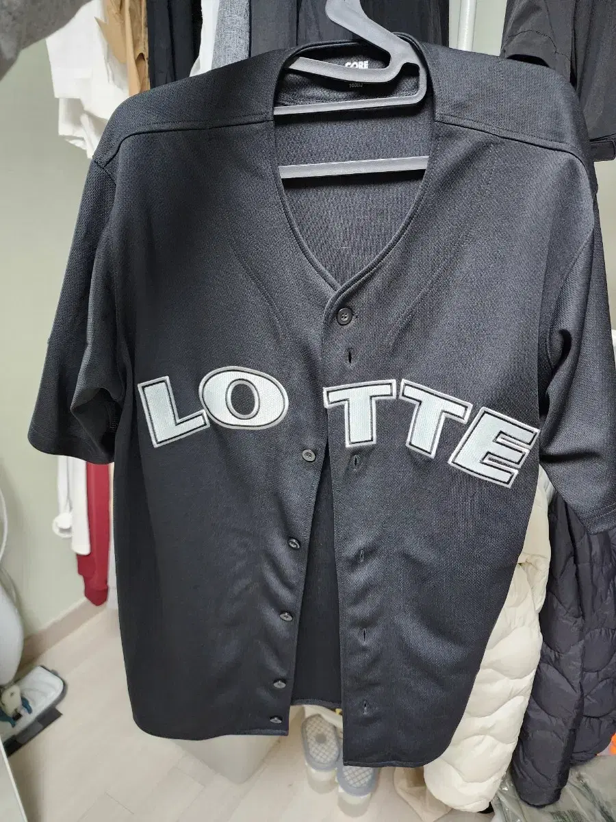 Lotte Giants Old Authentic Jersey with Yoon Dong-hee's 100 size marking