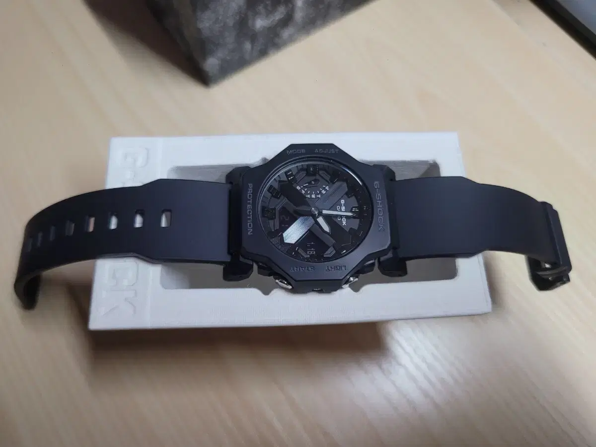 G-SHOCK GA-2300-1ADR 판매합니다.