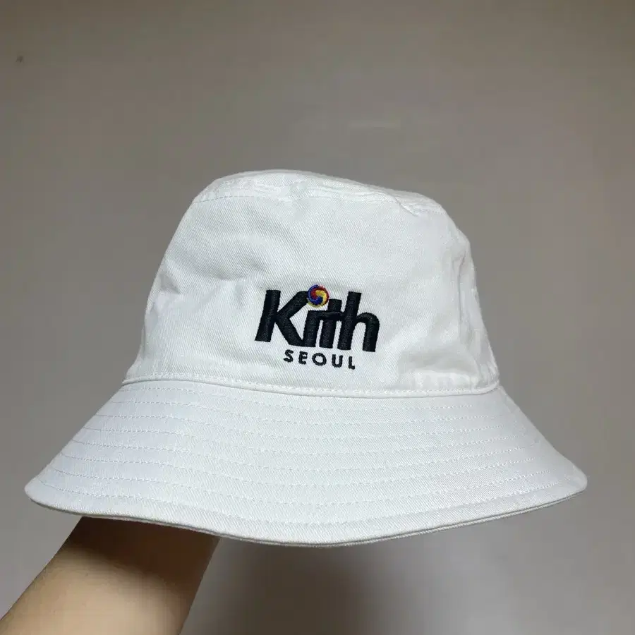 Kith 서울 매장판 버킷햇