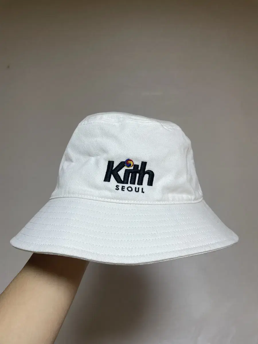 Kith 서울 매장판 버킷햇