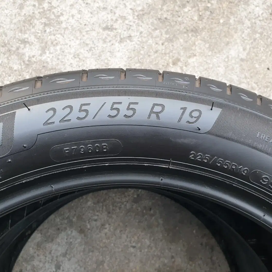 2255519 QM6중고타이어 미쉐린 프라이머시투어 225/55R19세트