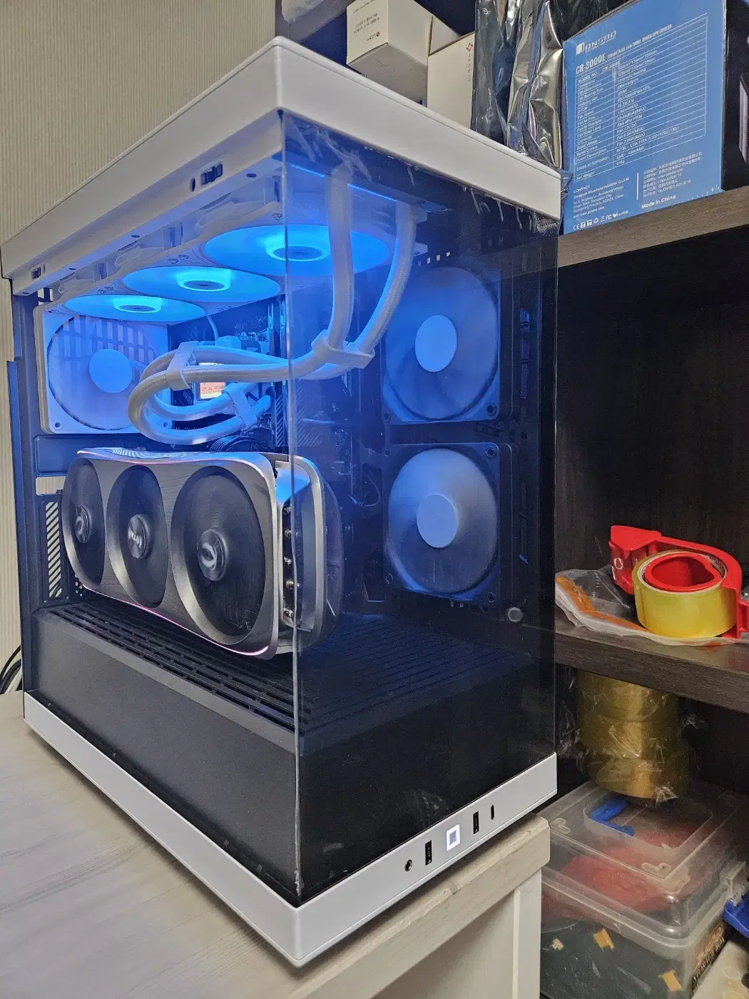 (화이트)라이젠9800X3D 램32G 1테라 4080 SUPER 수냉!~