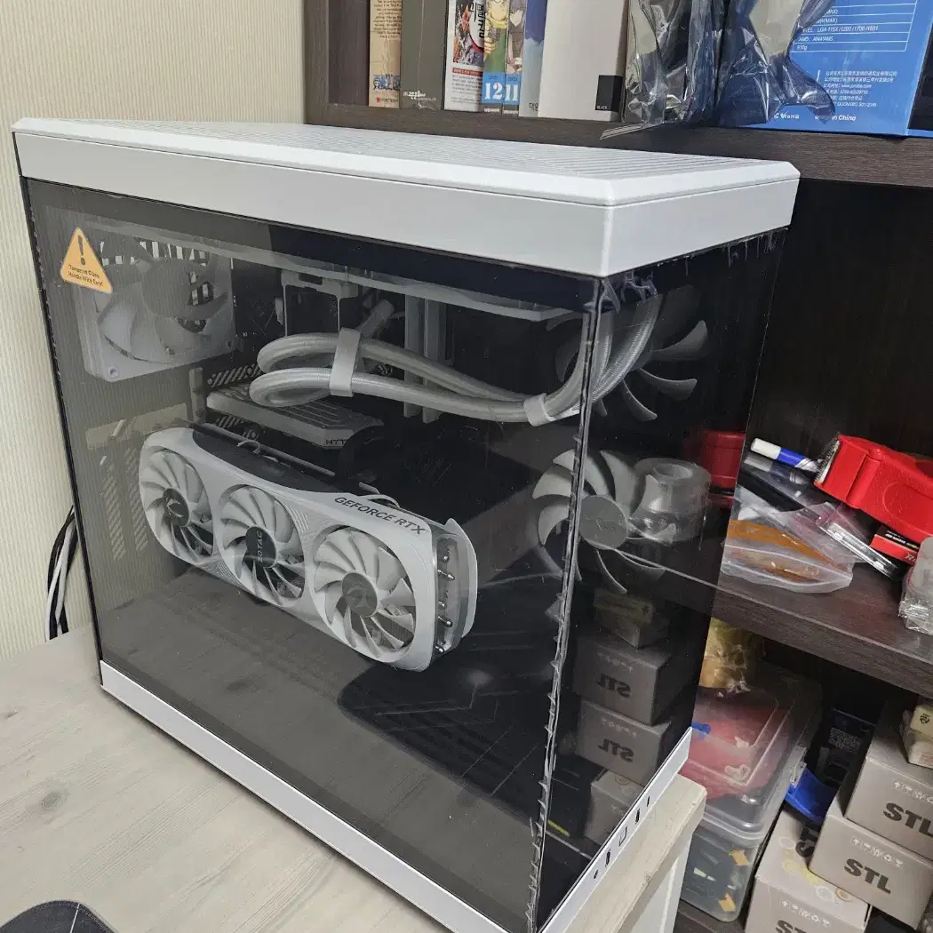 (화이트)라이젠9800X3D 램32G 1테라 4080 SUPER 수냉!~