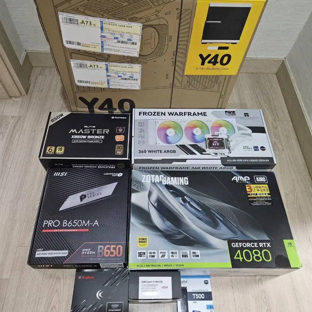 (화이트)라이젠9800X3D 램32G 1테라 4080 SUPER 수냉!~