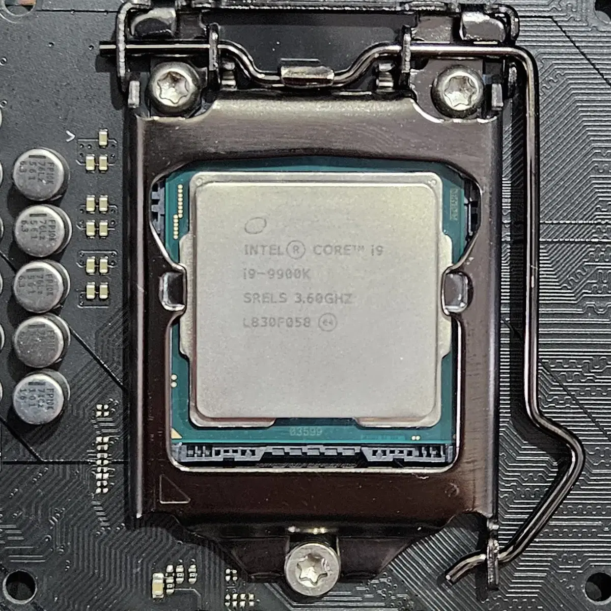 9900K + Z390 + 32GB램(8GB X 4)세트 판매합니다.