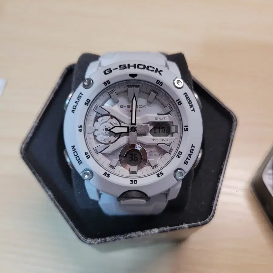 G-SHOCK GA-2000s-7ADR 판매합니다.