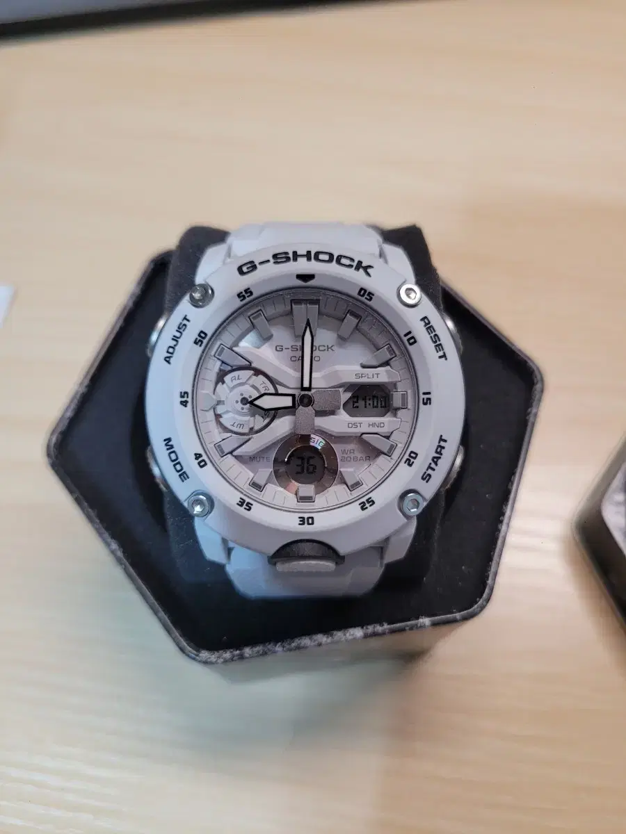 G-SHOCK GA-2000s-7ADR 판매합니다.