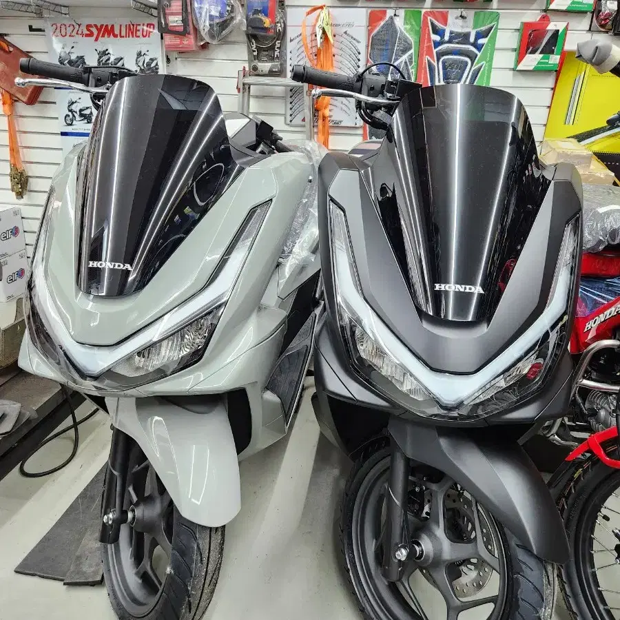 25년식 PCX125 ABS 풀옵션 판매합니다.