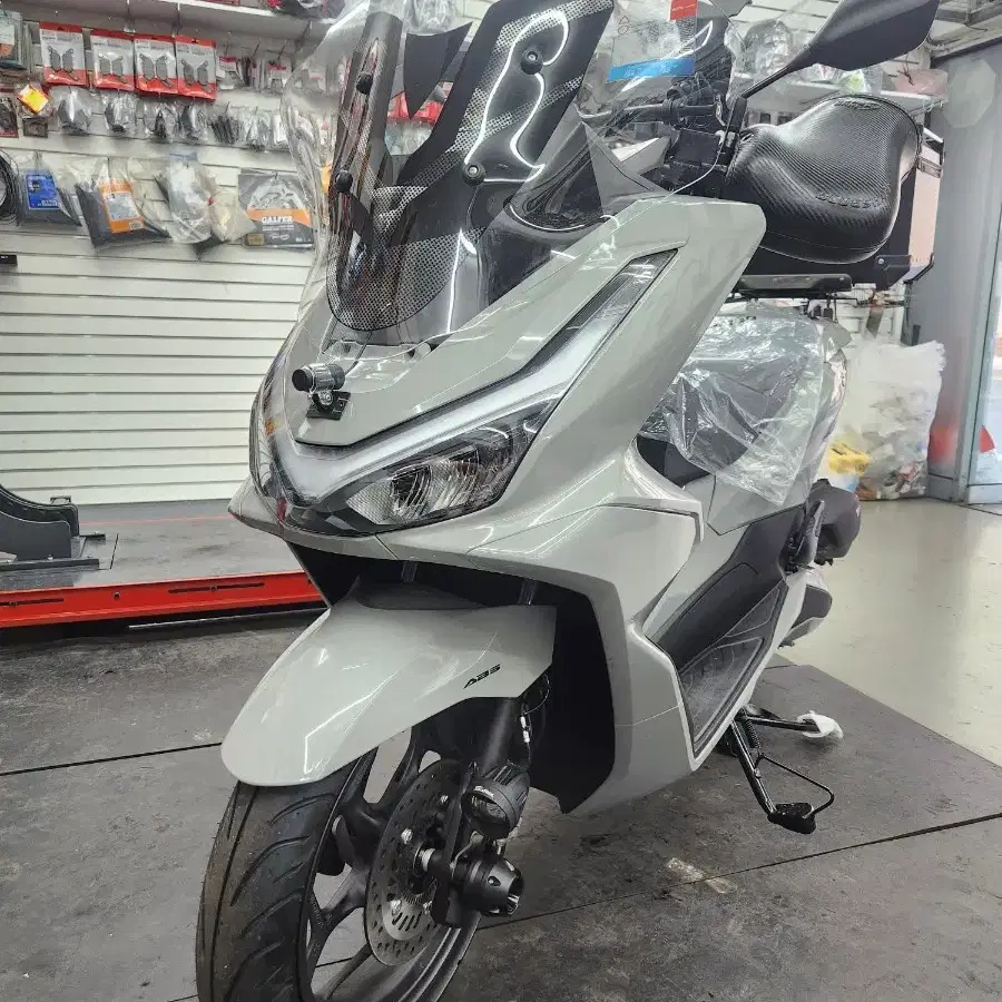 25년식 PCX125 ABS 풀옵션 판매합니다.