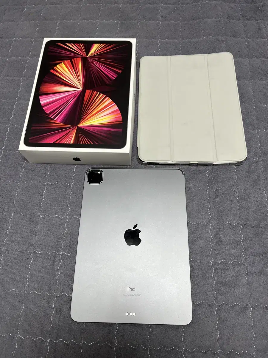 [Delivery & direct transaction available] iPad Pro 11-inch 3rd generation M1 in good condition