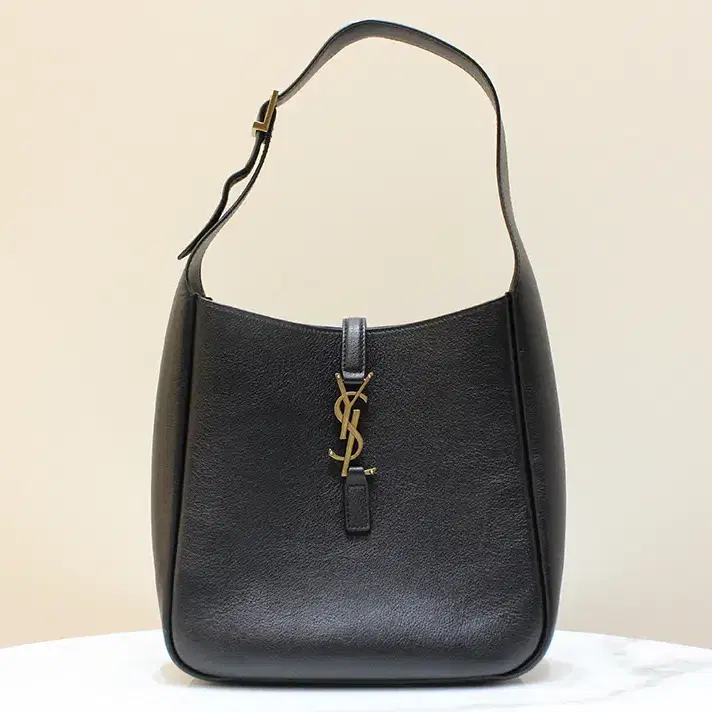 [중고명품다올] 생로랑 YSL LE 5A7 스몰 호보 숄더백 713938