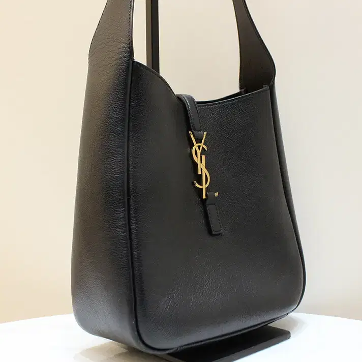 [중고명품다올] 생로랑 YSL LE 5A7 스몰 호보 숄더백 713938