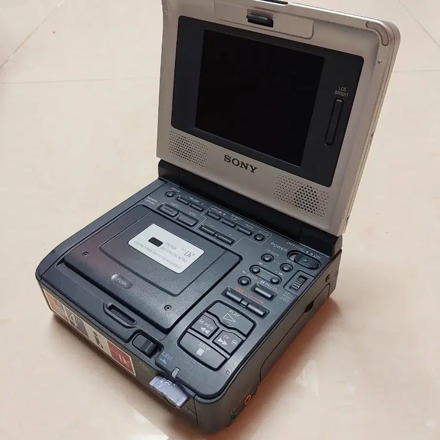 Sony GV-D1000 MiniDV Video Walkman