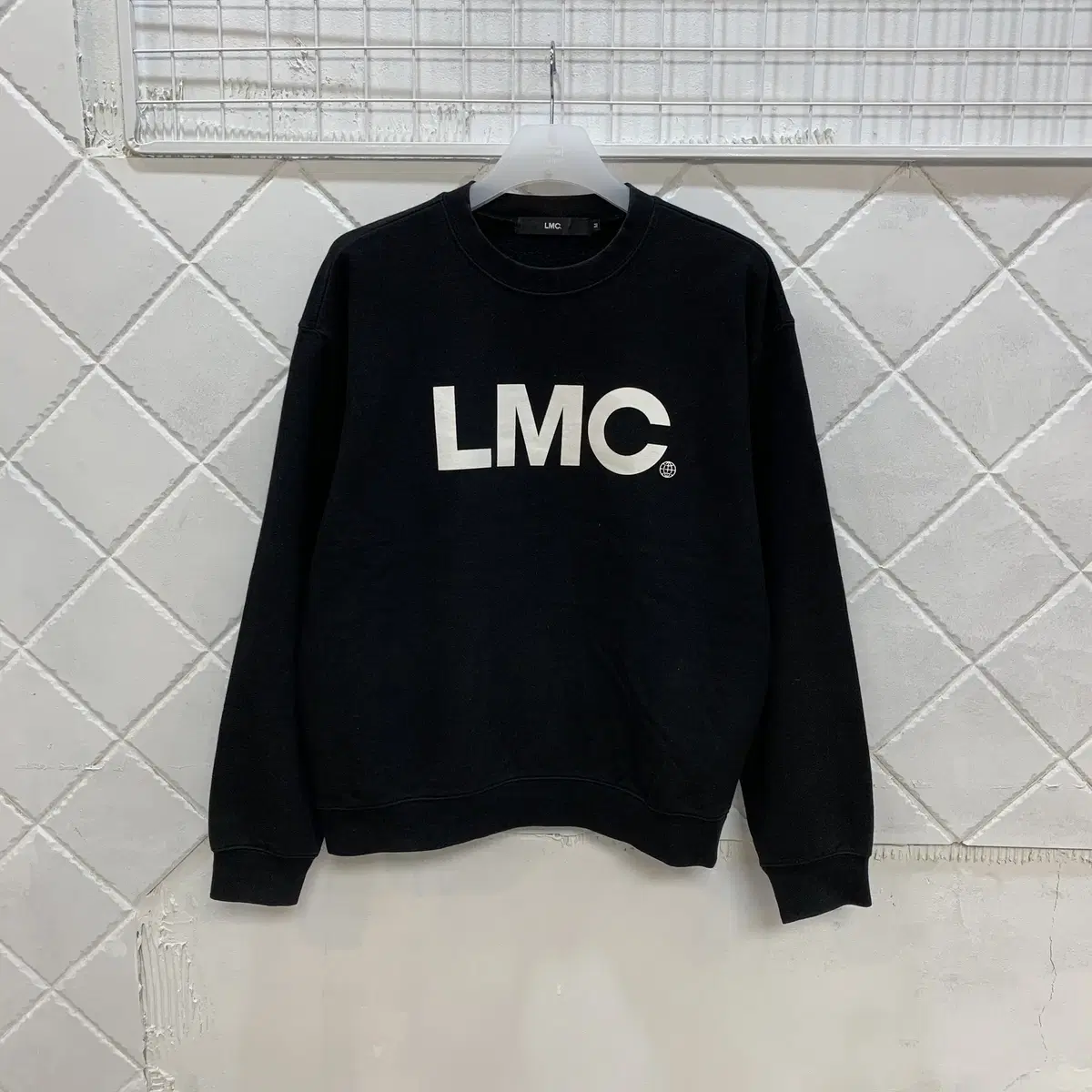 LMC 한정판 빅로고 블랙 맨투맨