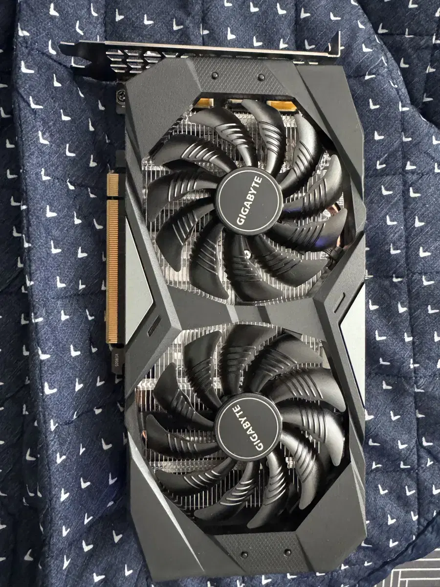 기가바이트 그래픽카드 GTX1660 OC 6GB 팝니다