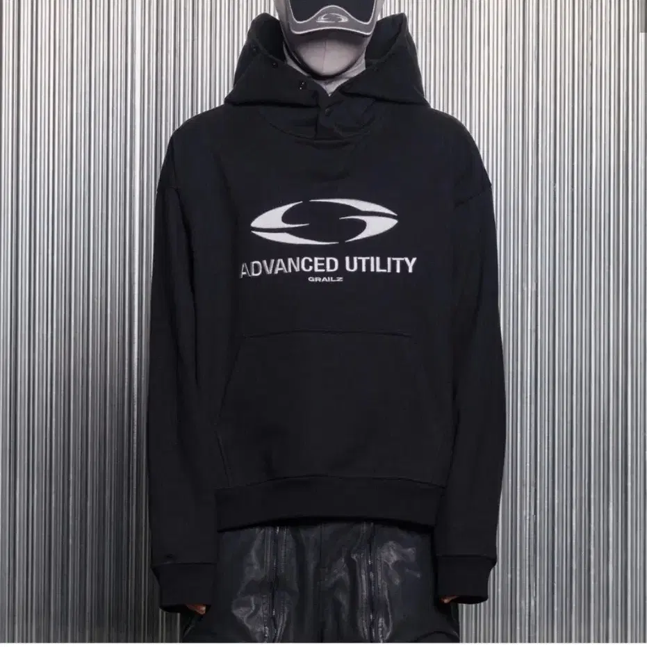 OVAL LOGO HOODIE [BLACK]