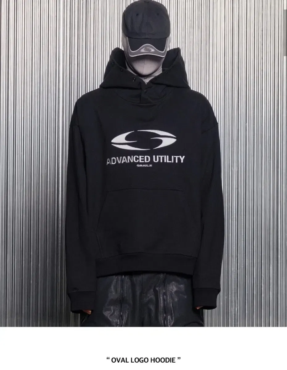 OVAL LOGO HOODIE [BLACK]