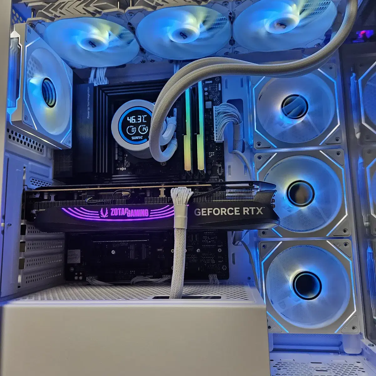 9800x3d, b650, rtx4080 super 하이엔드급 본체