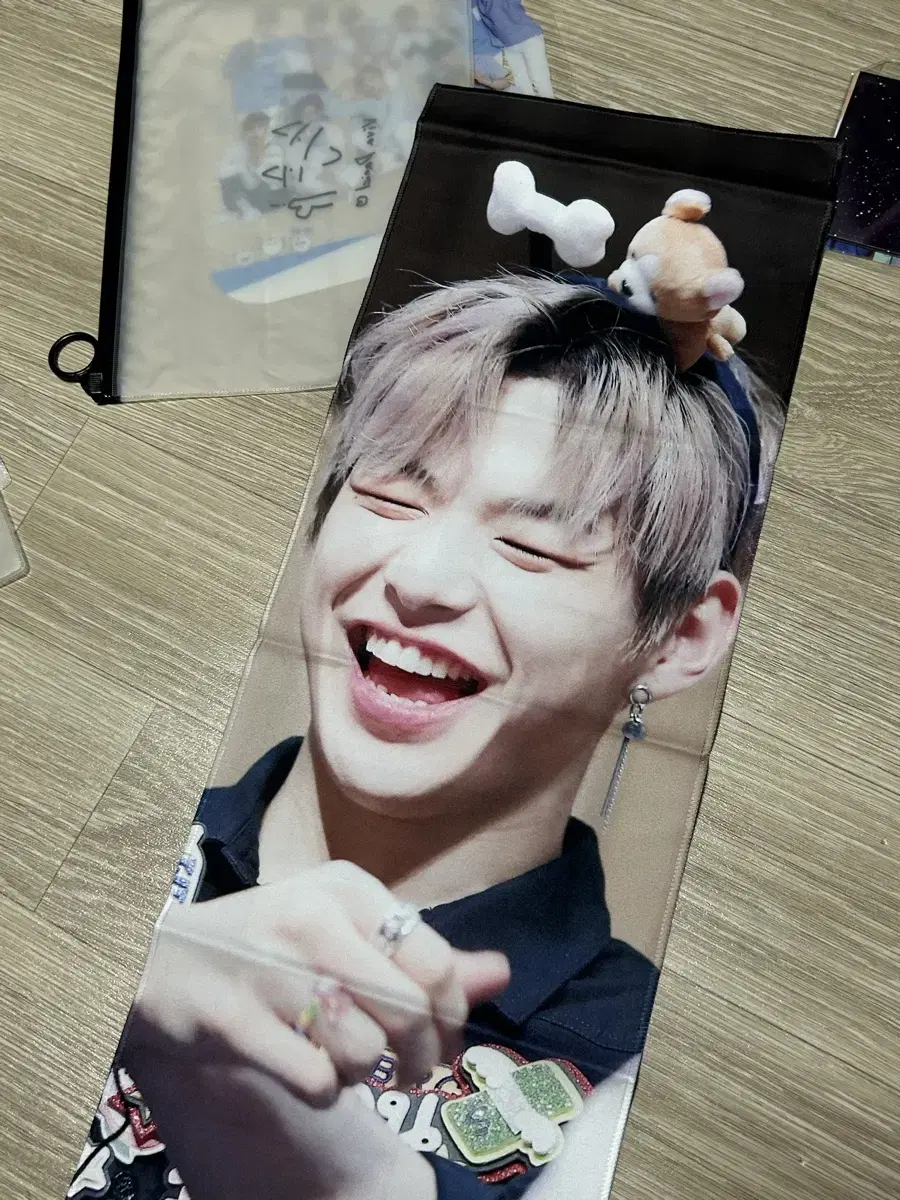 워너원 강다니엘 반사슬로건