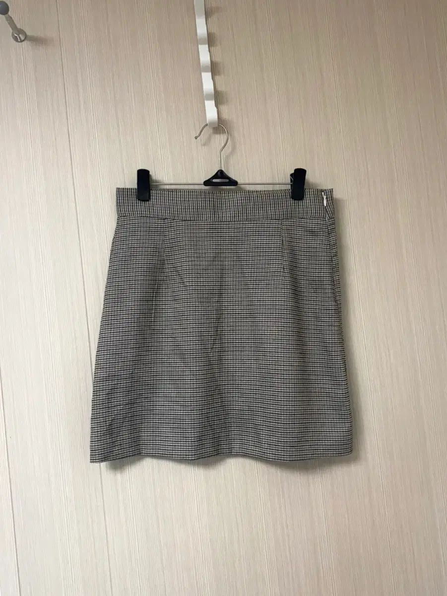 (New Product) Side-zippered patterned skirt