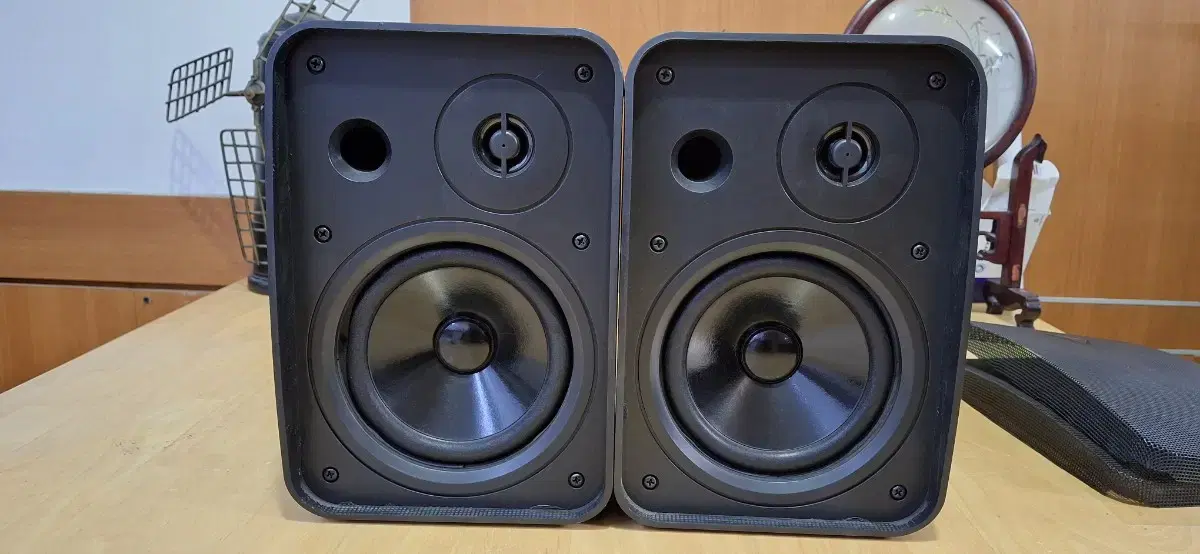 BEHRINGER MONITOR SPEAKER 1C