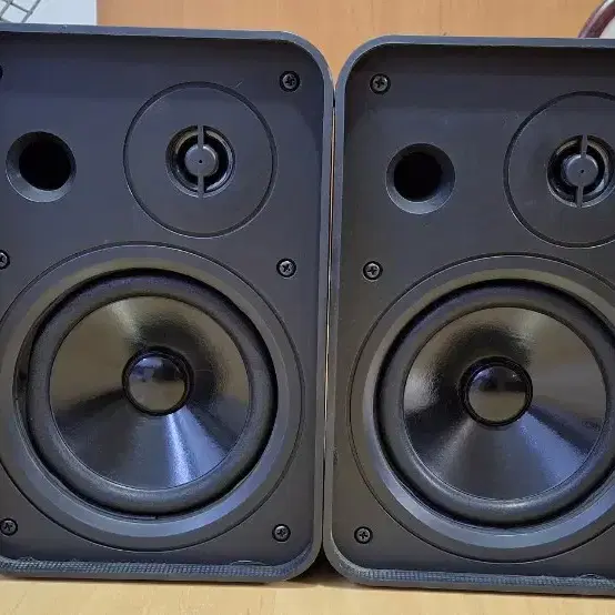 BEHRINGER MONITOR SPEAKER 1C